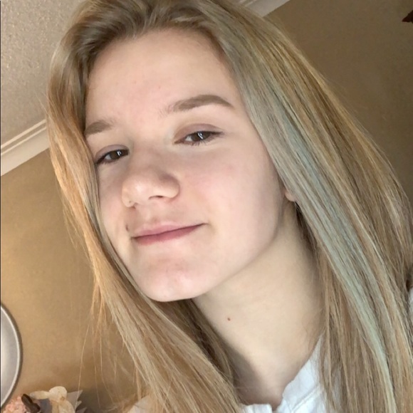 Meet your Posher, Micaela - Picture 2 of 2